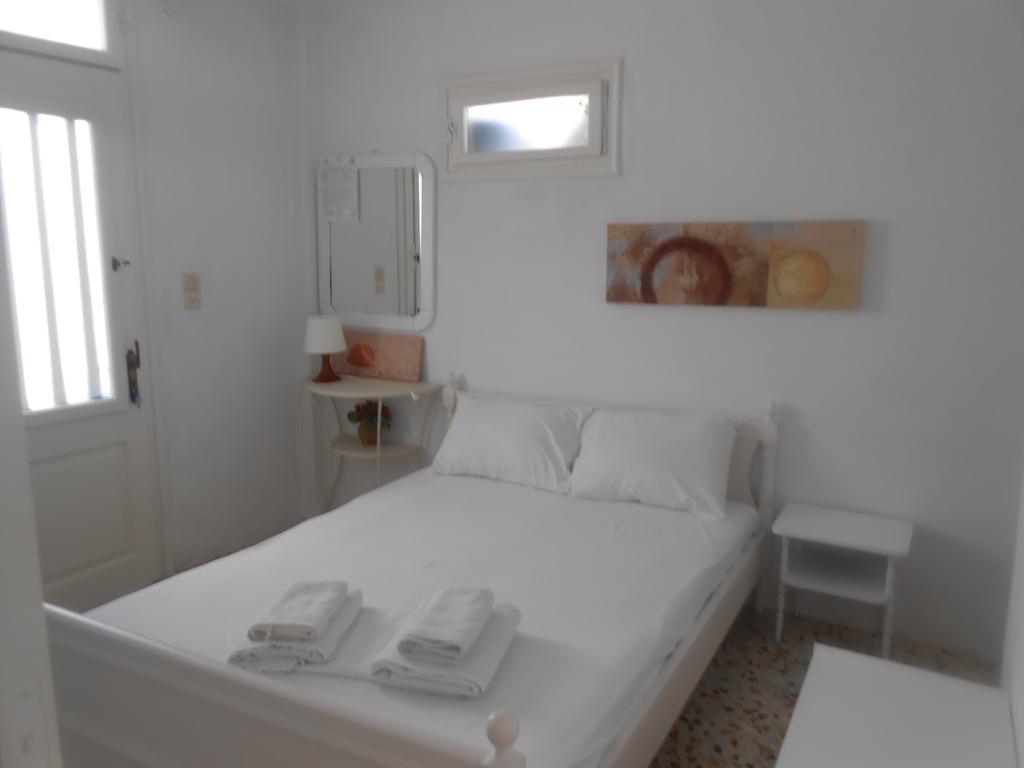 Angeliki Pension Katapola Bagian luar foto