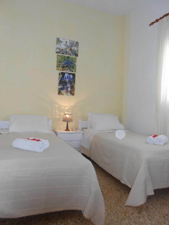 Angeliki Pension Katapola Bagian luar foto