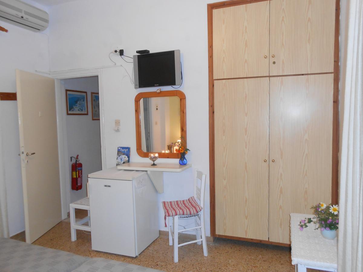 Angeliki Pension Katapola Bagian luar foto